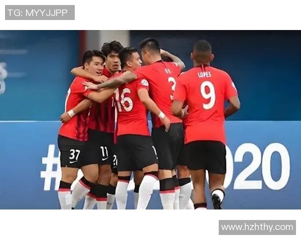 上港与重庆激战正酣双方进球精彩纷呈引发球迷热议